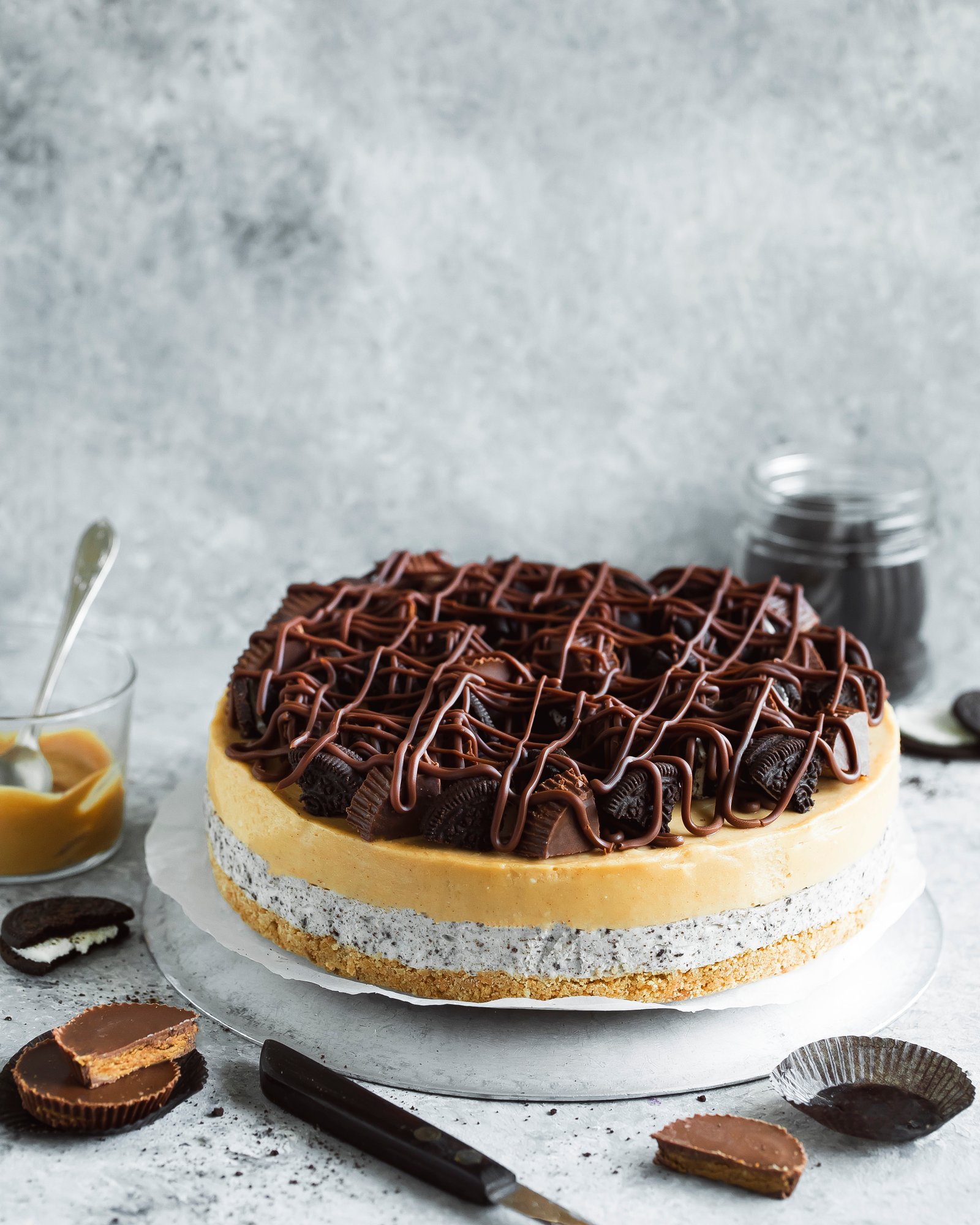 Peanut Butter and Oreo Cheesecake